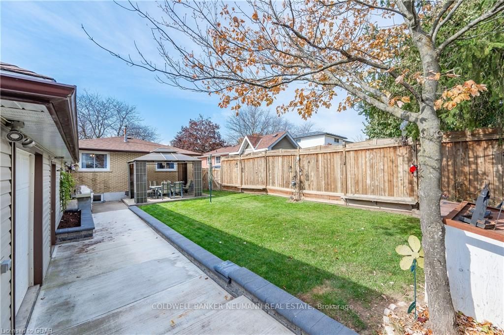 36 Upton Cres