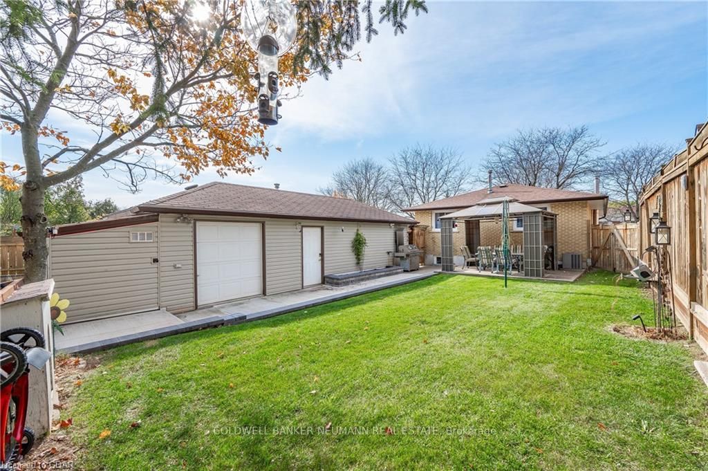 36 Upton Cres