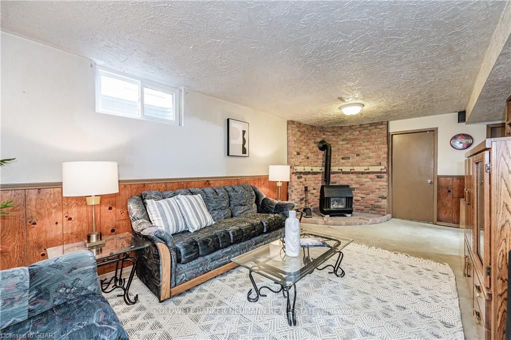 36 Upton Cres