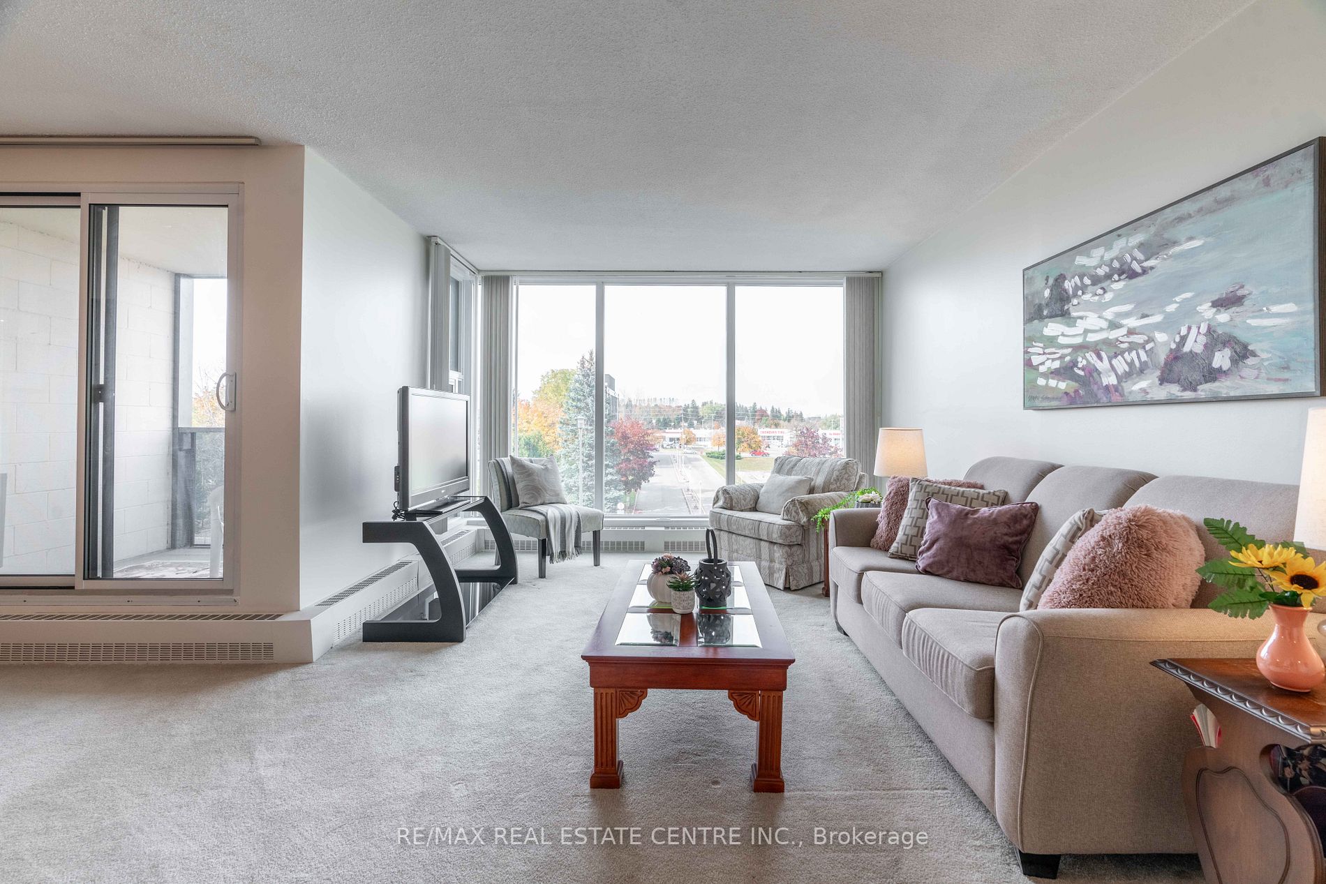 19 Woodlawn Rd E, #308