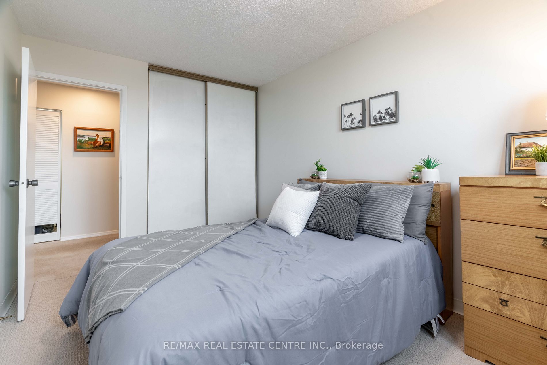 19 Woodlawn Rd E, #308
