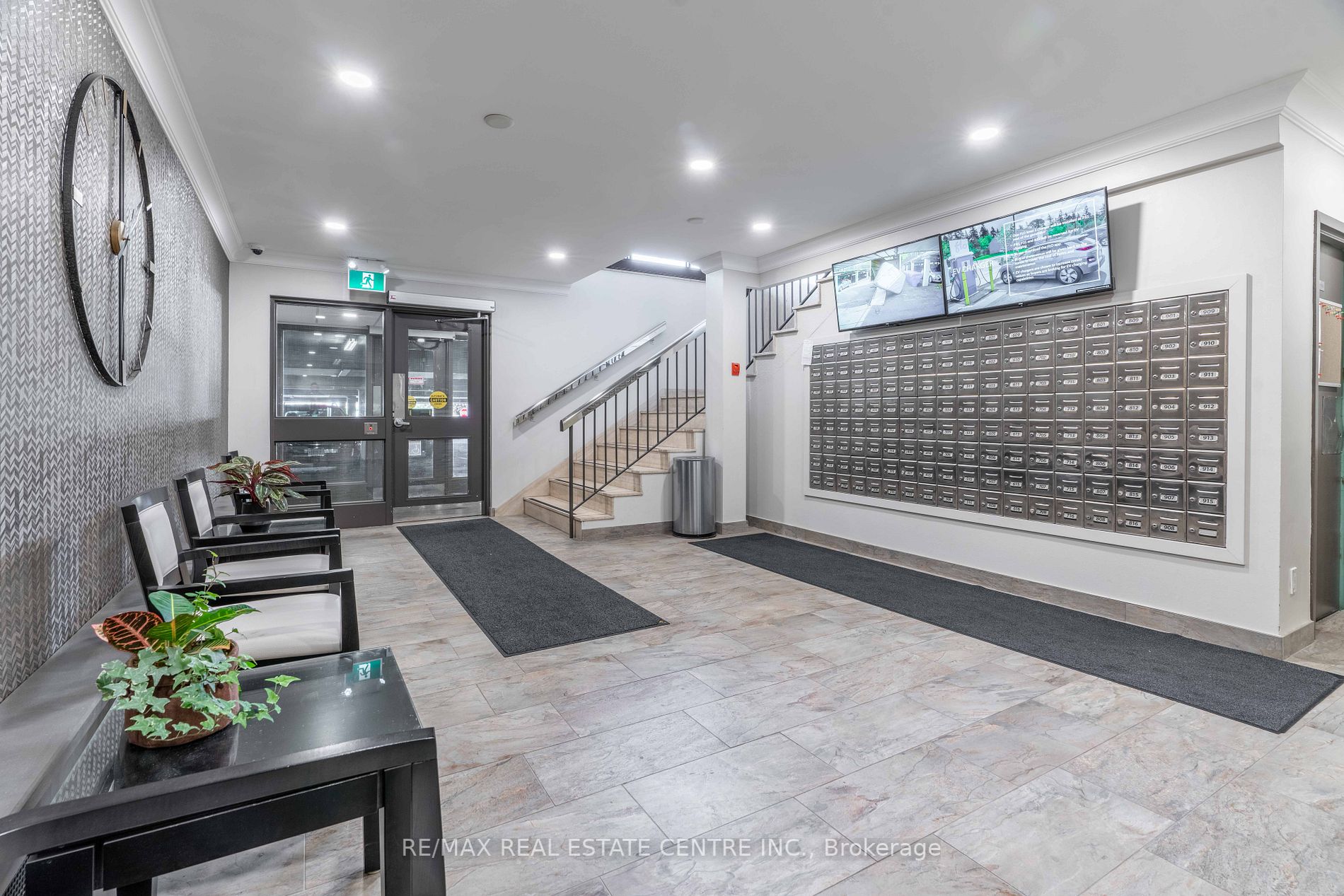 19 Woodlawn Rd E, #308
