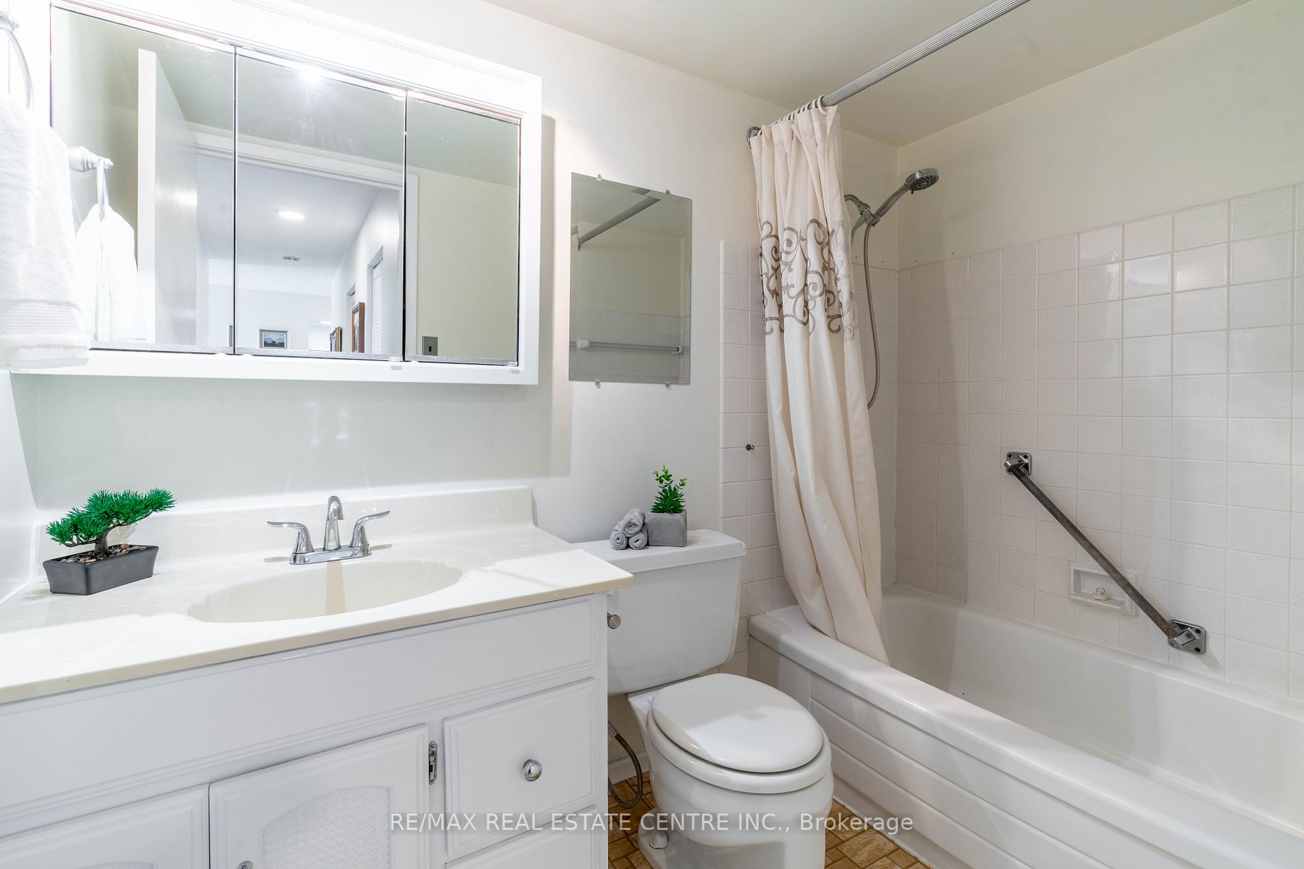 19 Woodlawn Rd E, #308