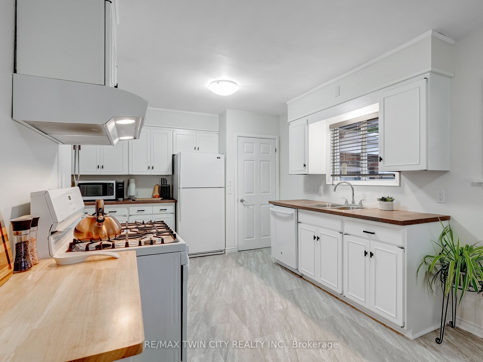 19 Richard Ave