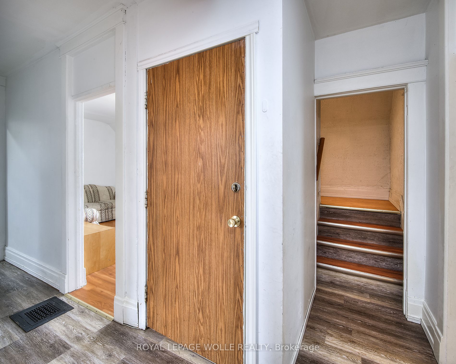 116 Erb St W