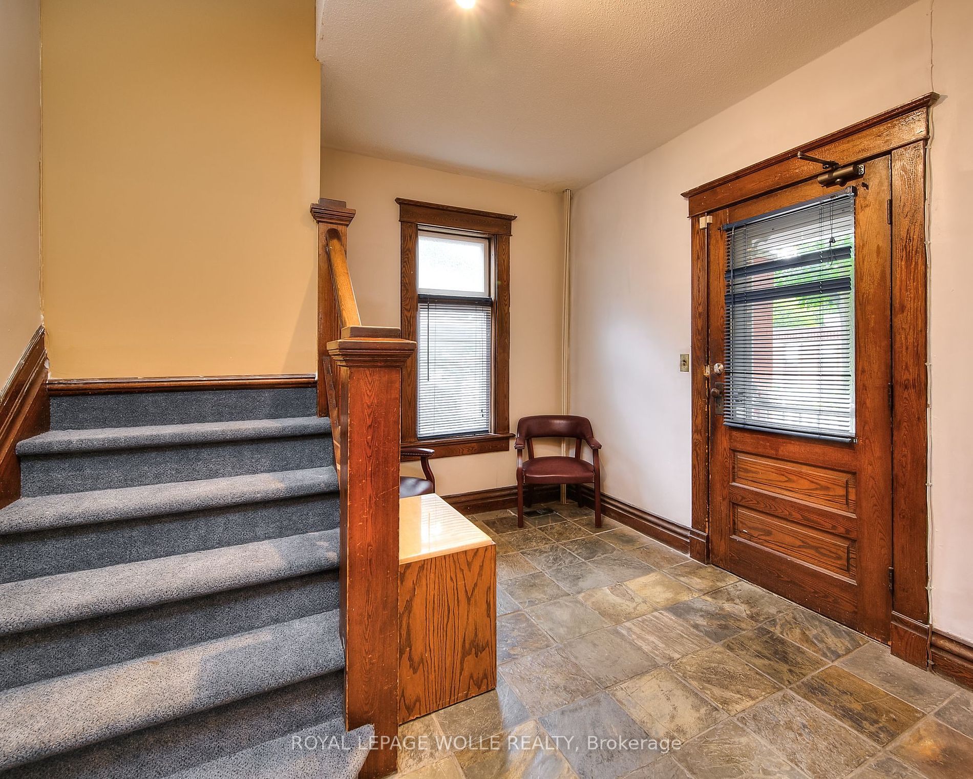 116 Erb St W