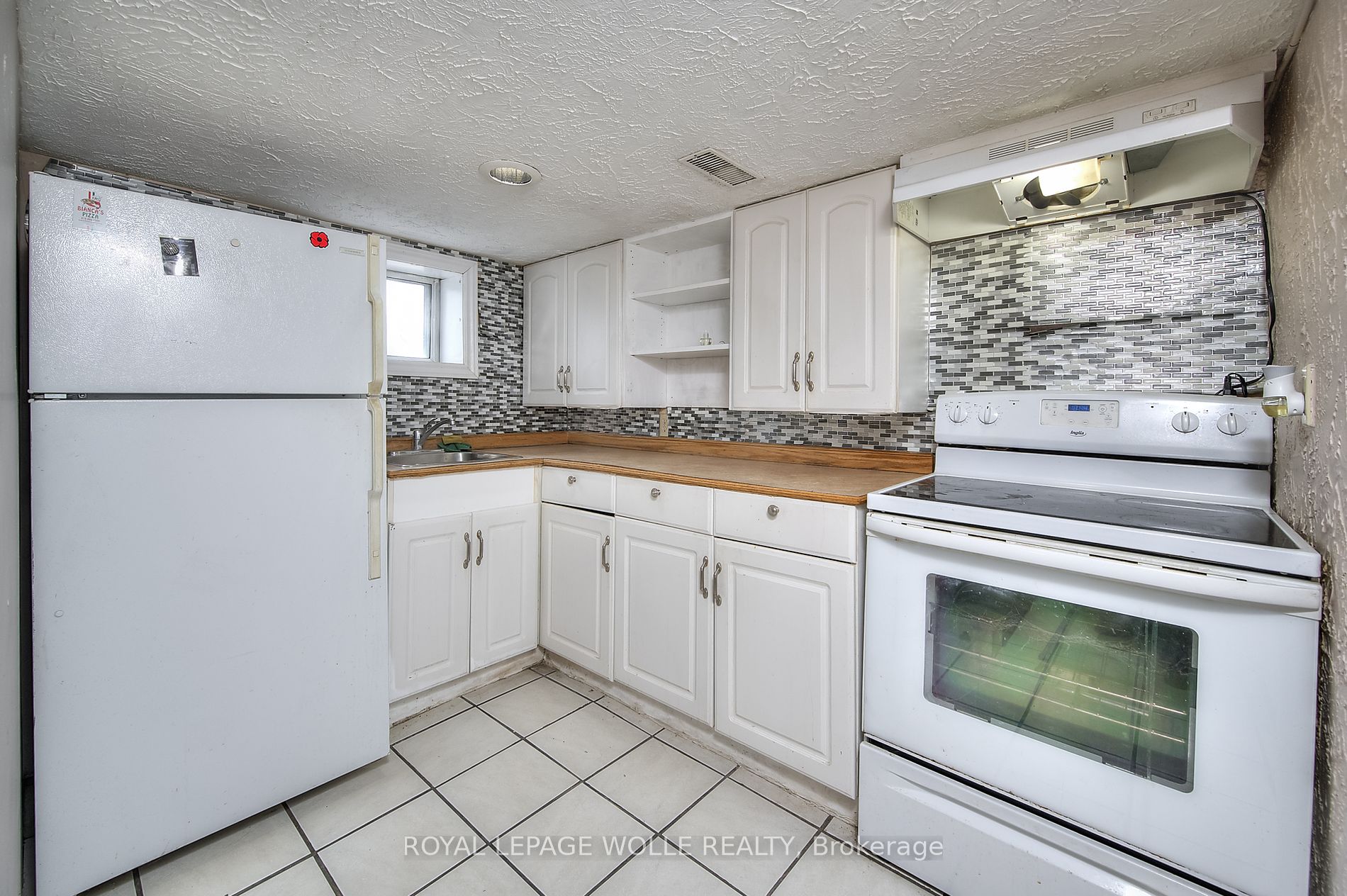 116 Erb St W