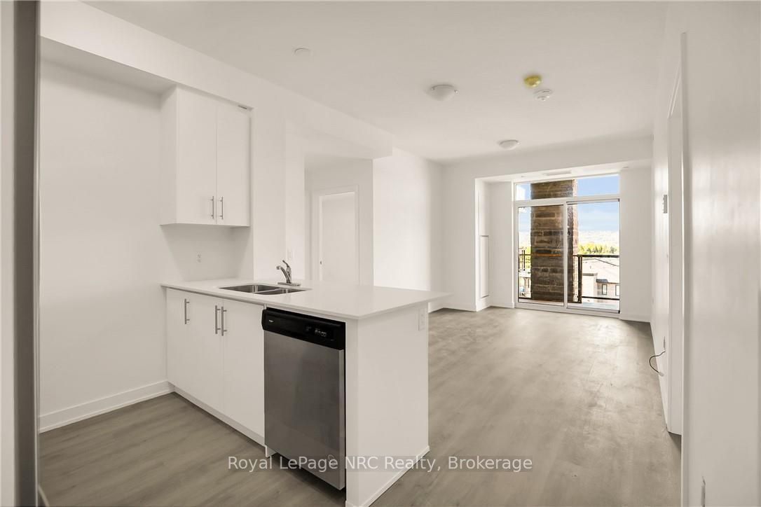 600 North Service Rd, #501