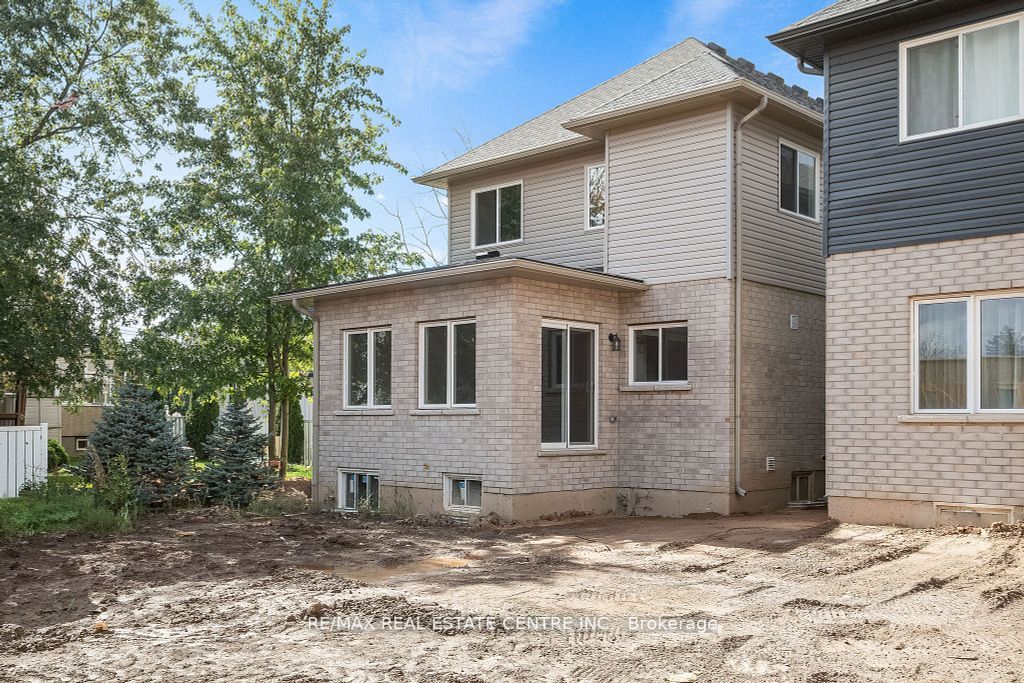 103 Mclaughlin St