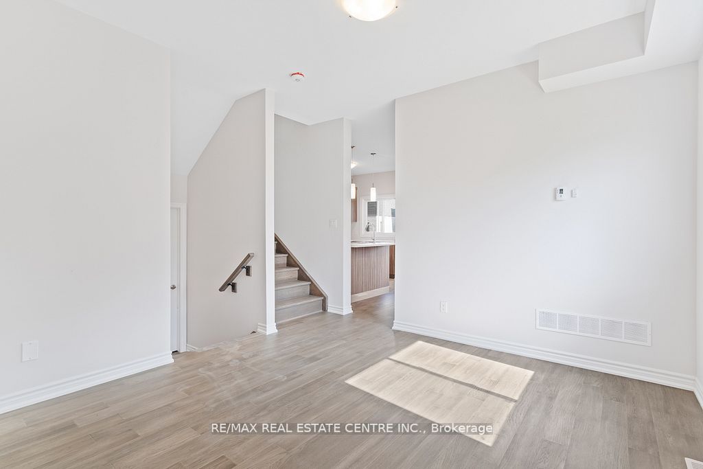 103 Mclaughlin St