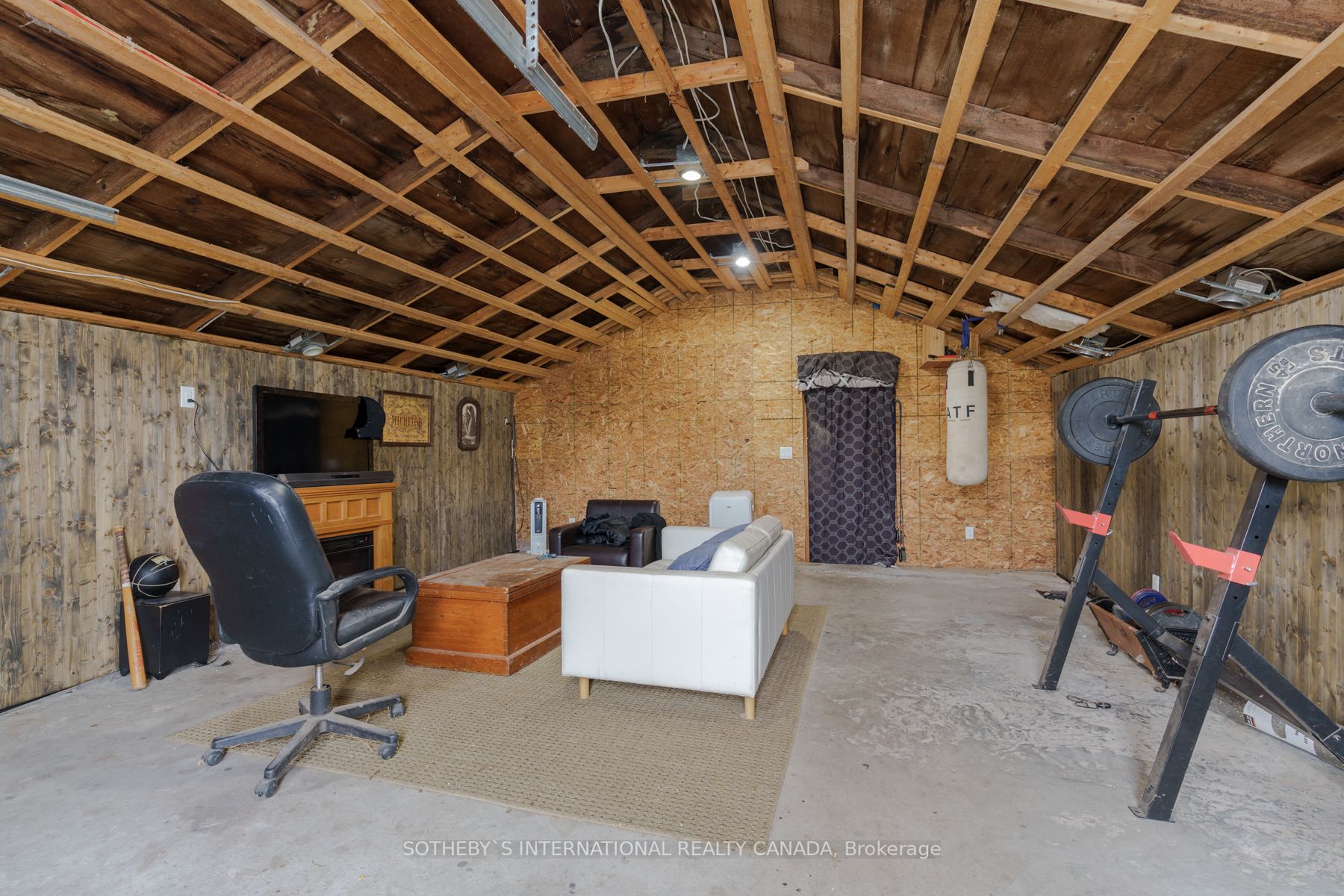 910 Rosebush Rd