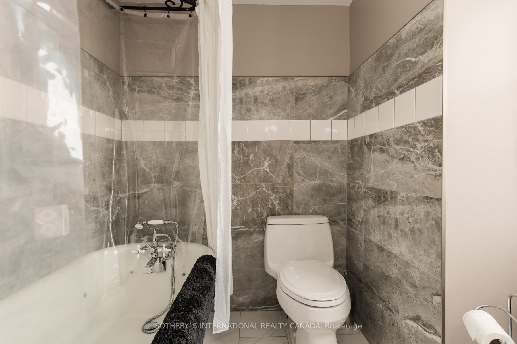 910 Rosebush Rd