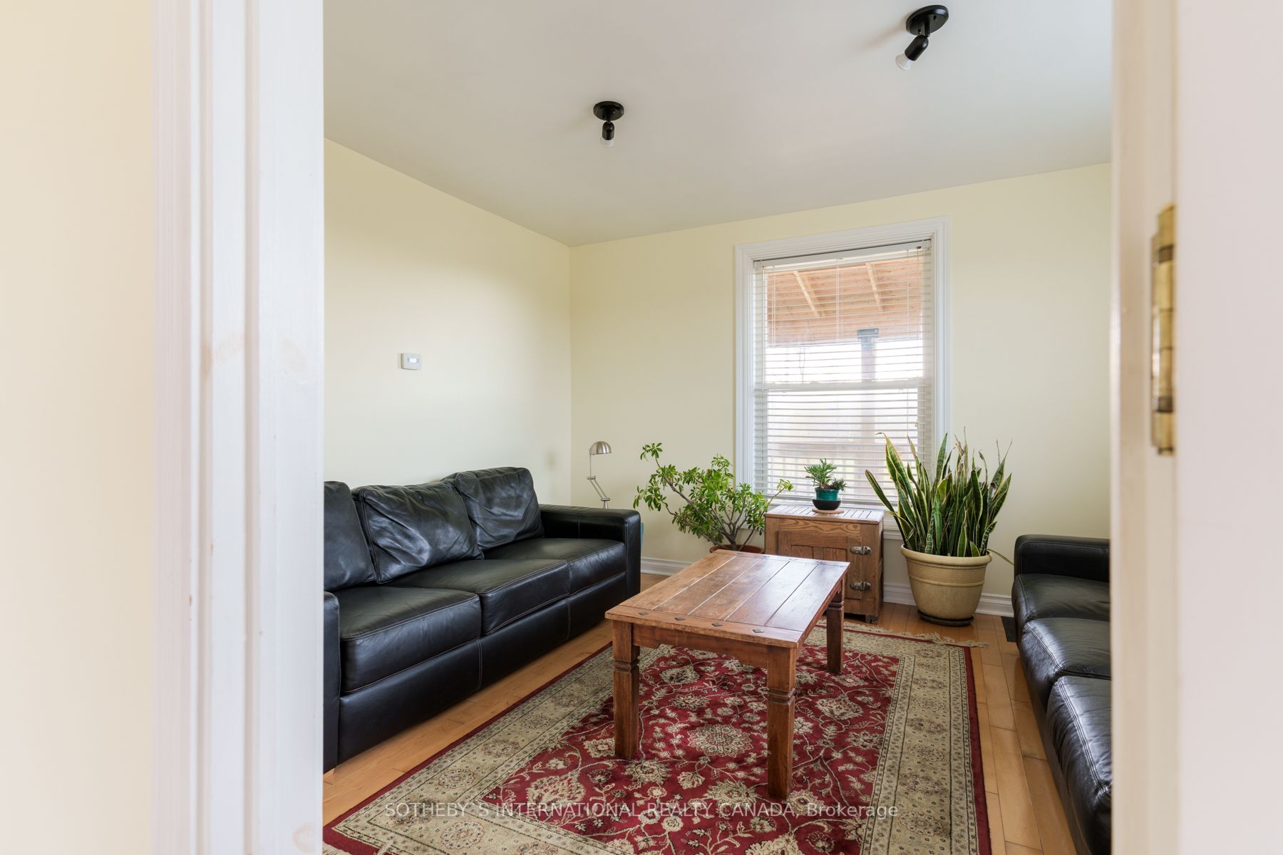 910 Rosebush Rd