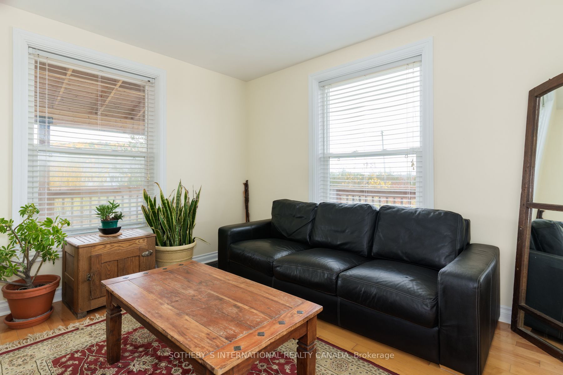 910 Rosebush Rd