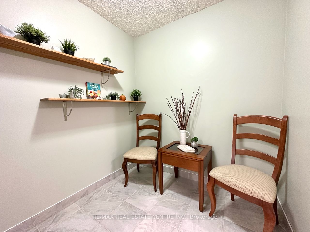 944 Caledonian View, #204