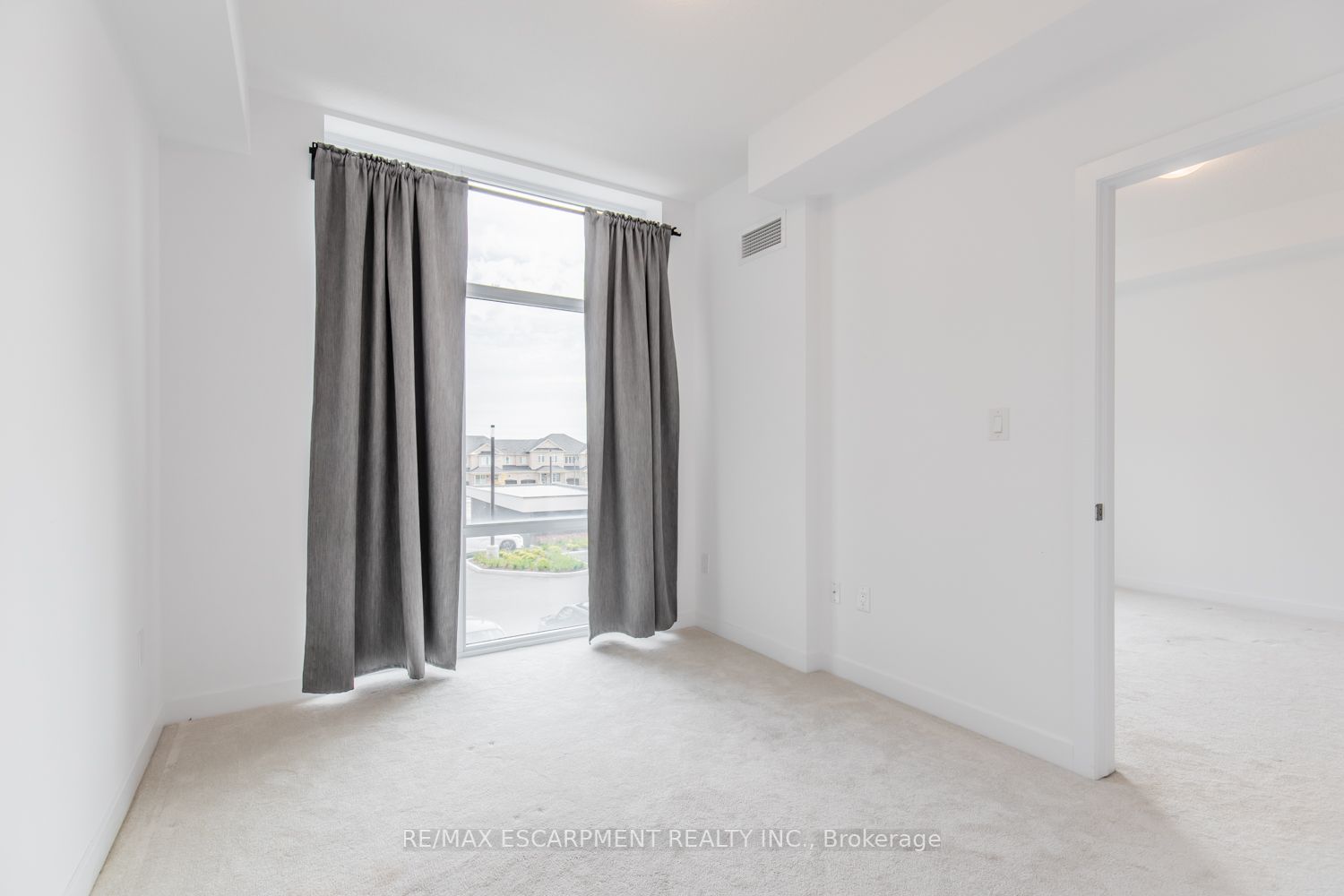 450 Dundas St E, #213