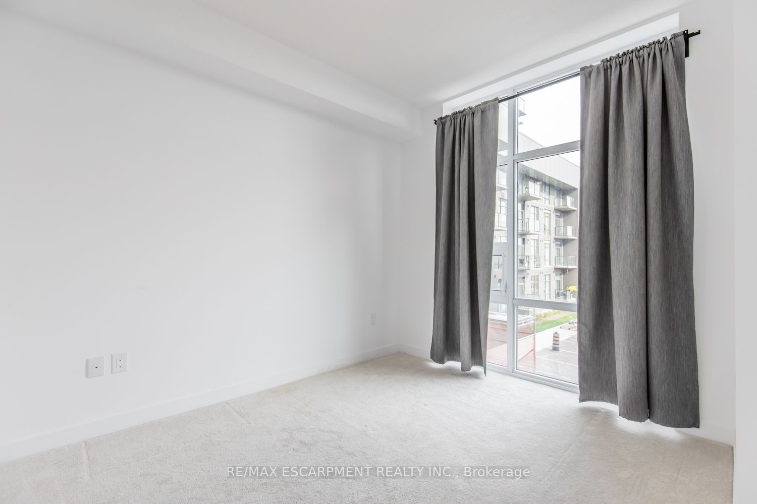 450 Dundas St E, #213