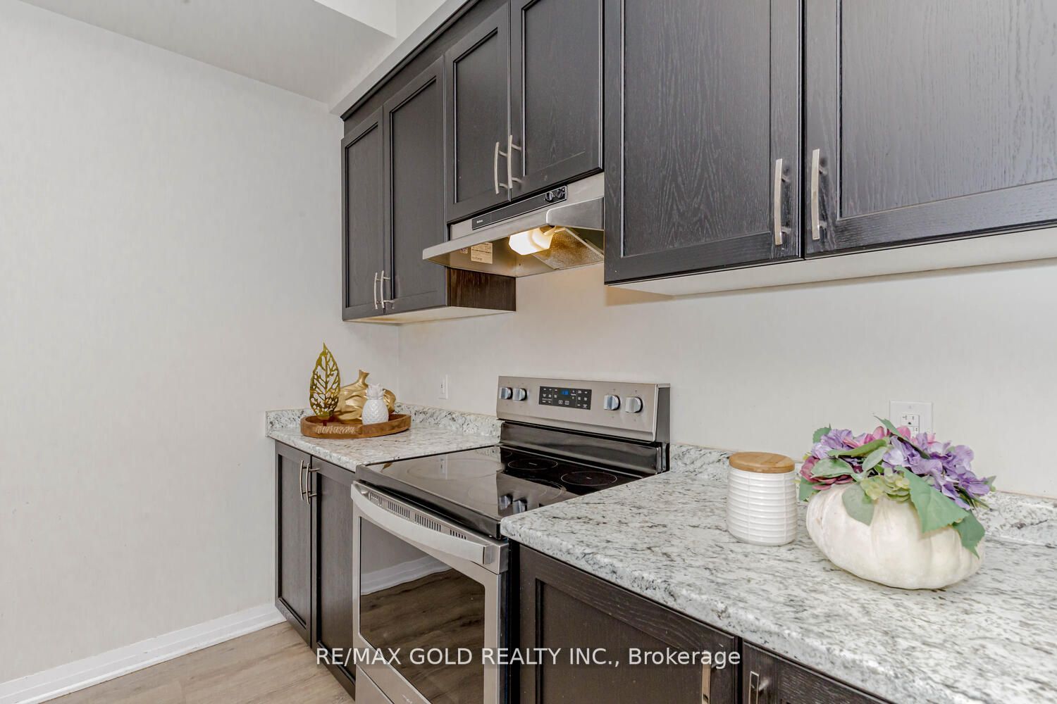 155 Thomas Slee Dr, #2E