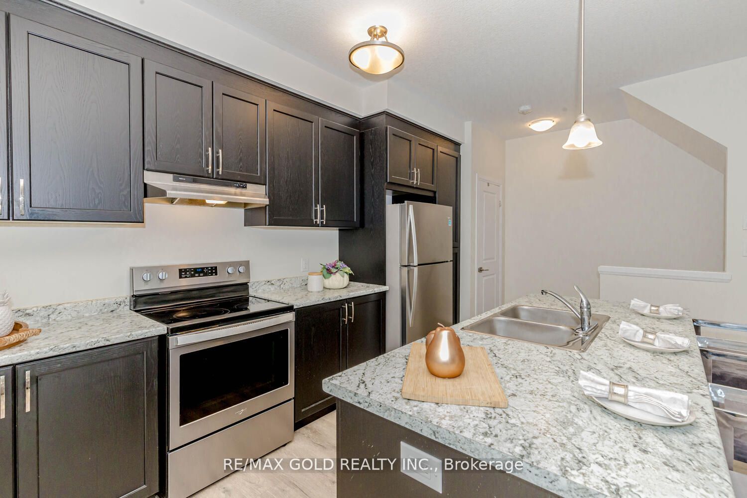 155 Thomas Slee Dr, #2E