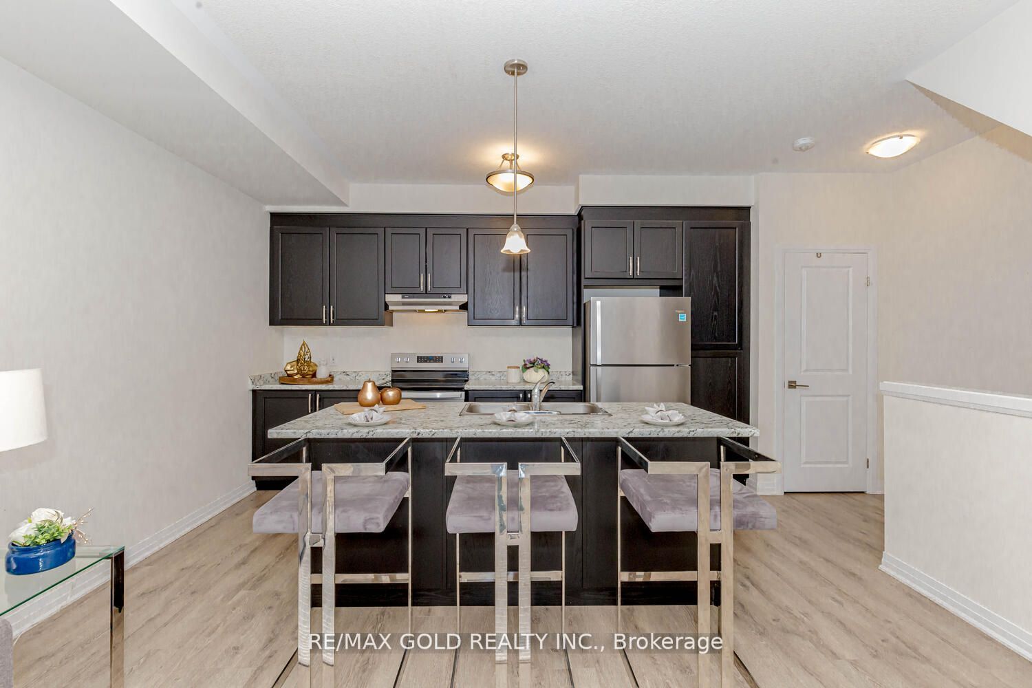155 Thomas Slee Dr, #2E
