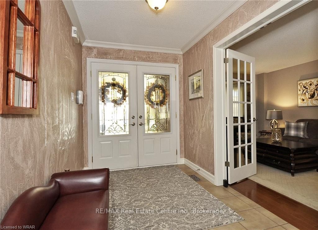 77 Delavan Dr