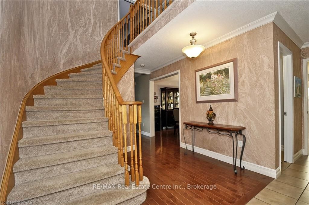 77 Delavan Dr