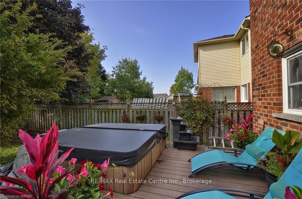 77 Delavan Dr