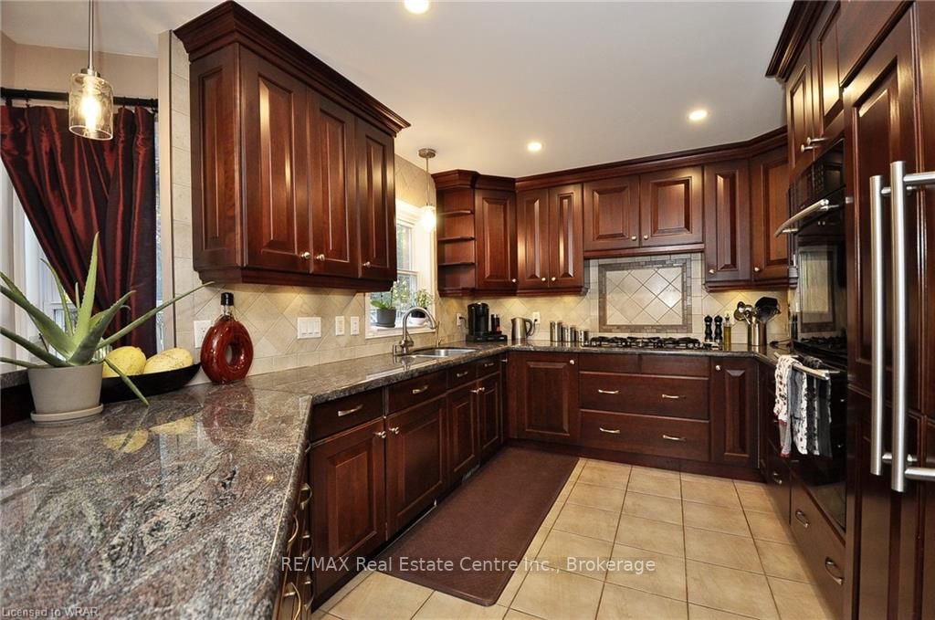 77 Delavan Dr