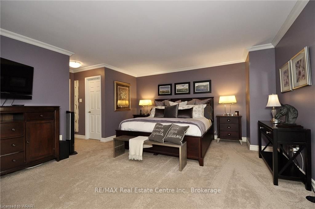 77 Delavan Dr