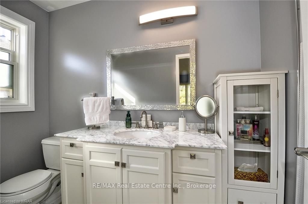 77 Delavan Dr