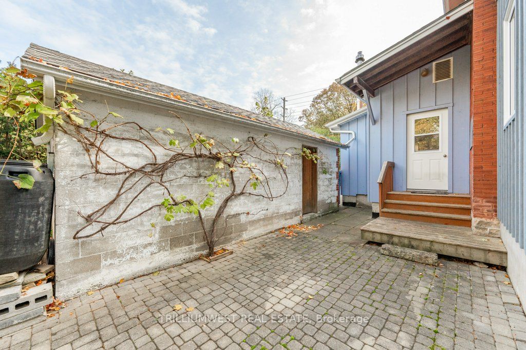 37 Forbes Ave