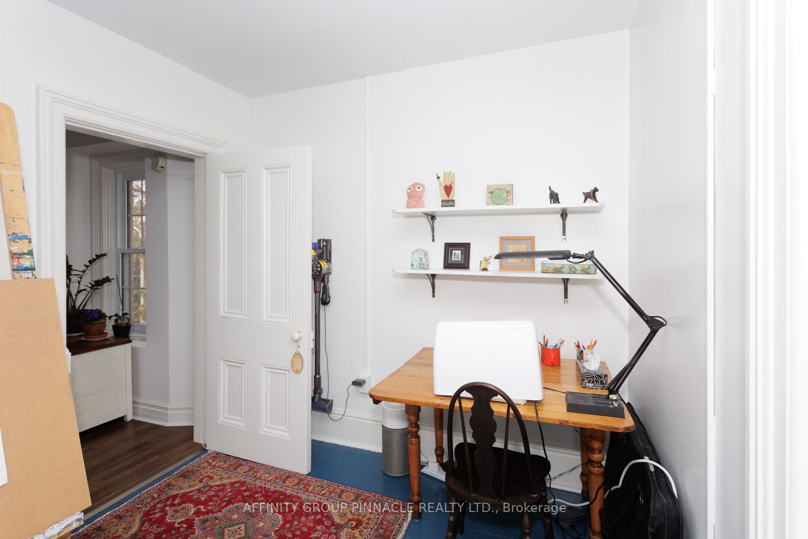 12 Russell St E