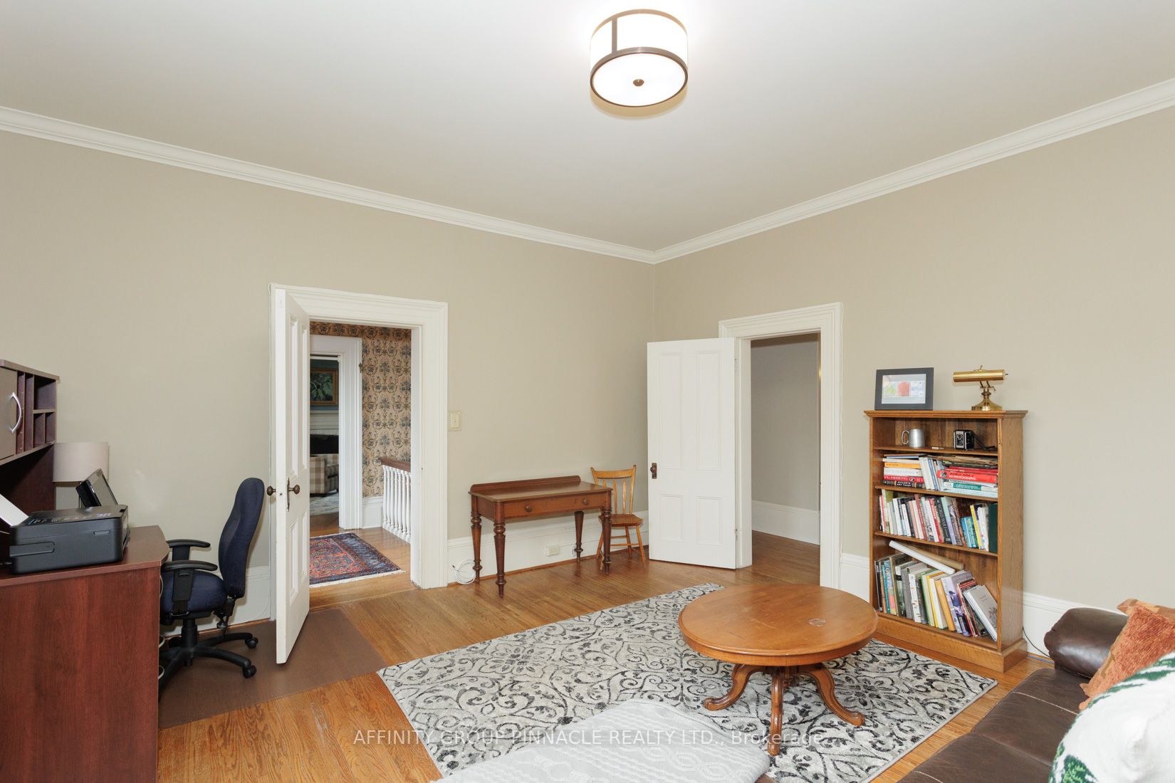 12 Russell St E