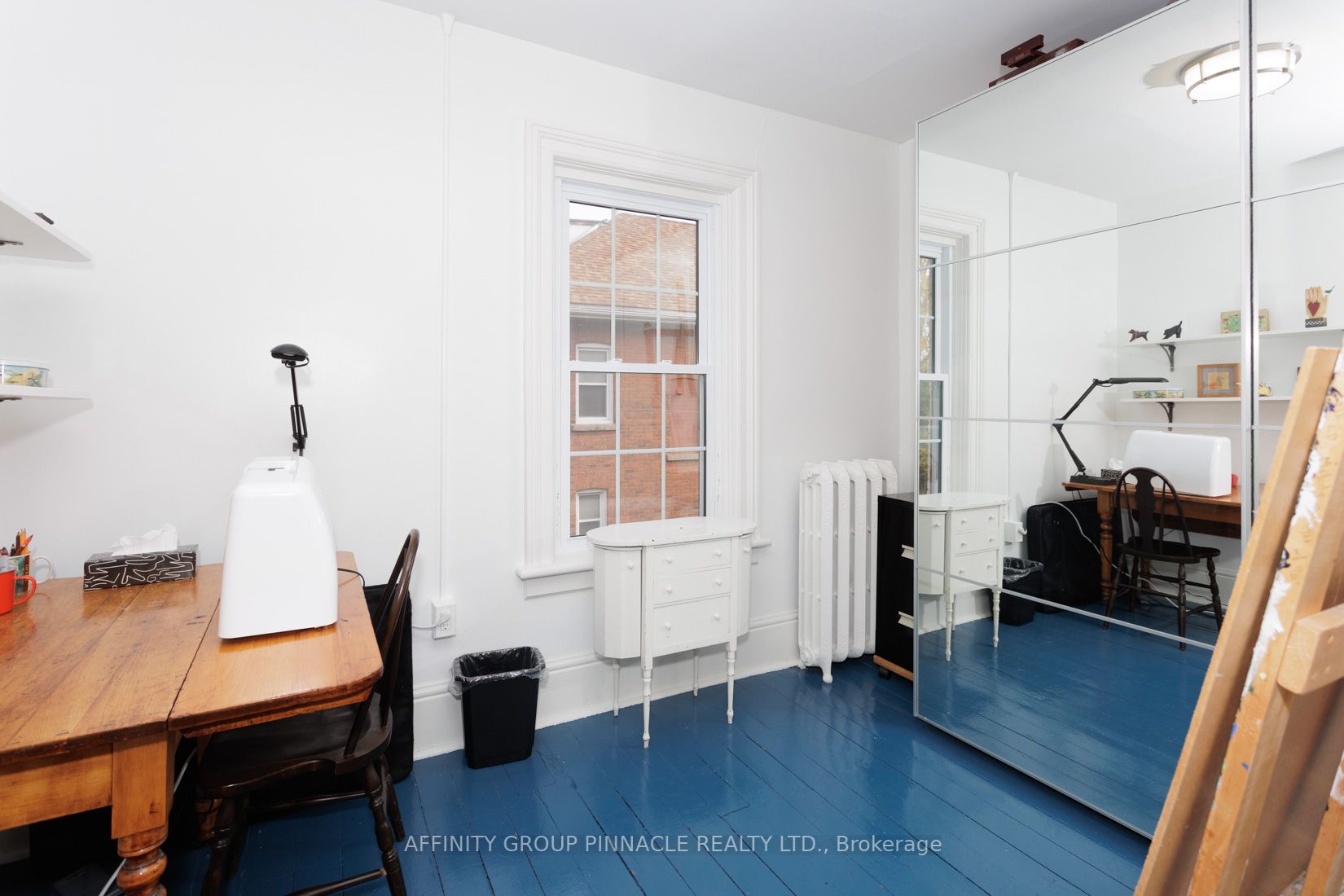 12 Russell St E