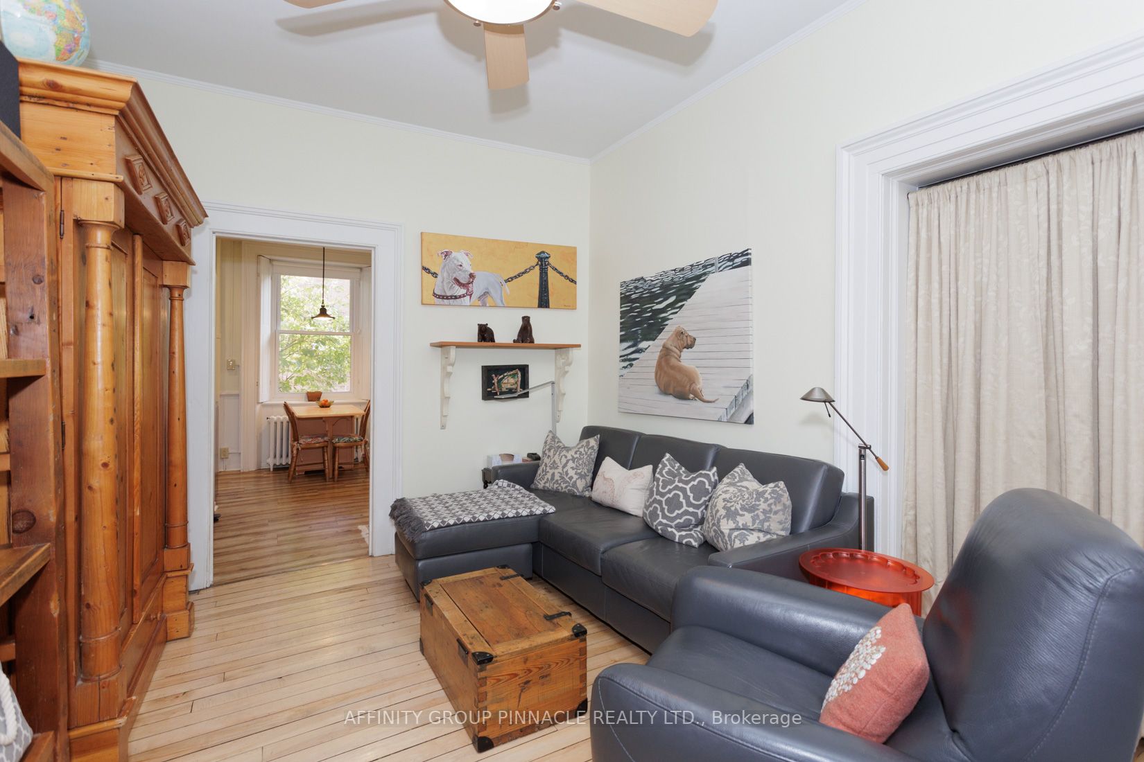 12 Russell St E