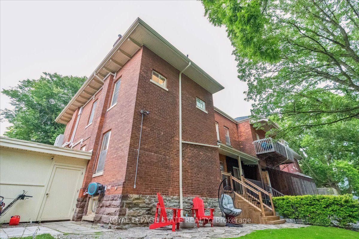 64 Lorne Crescent