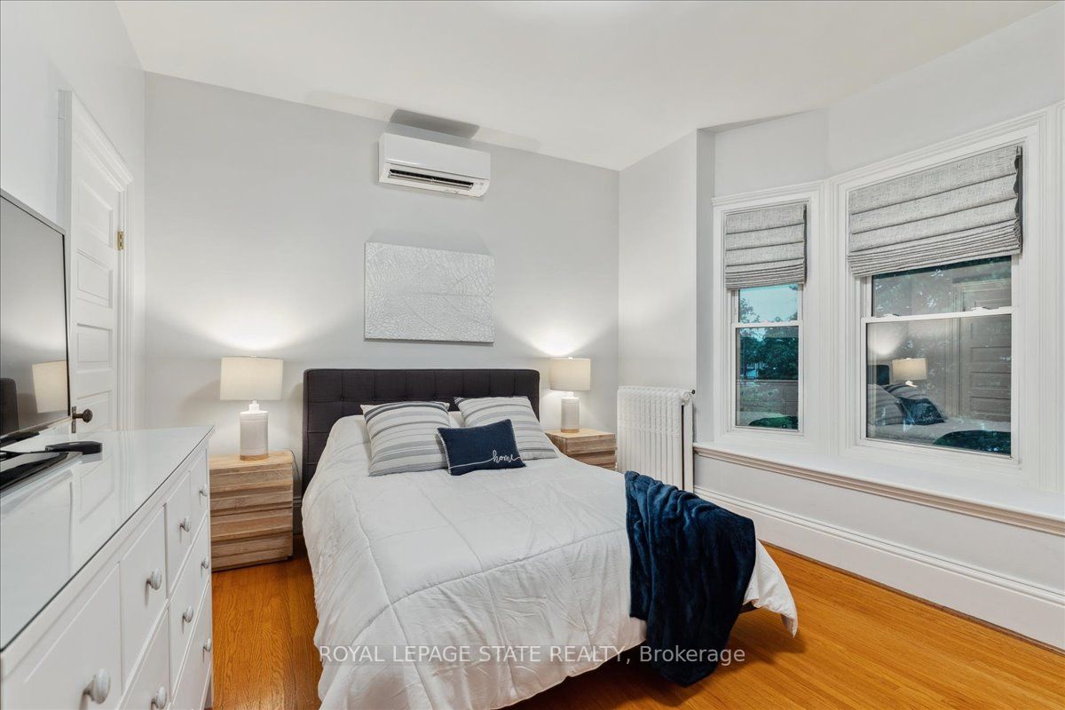 64 Lorne Crescent