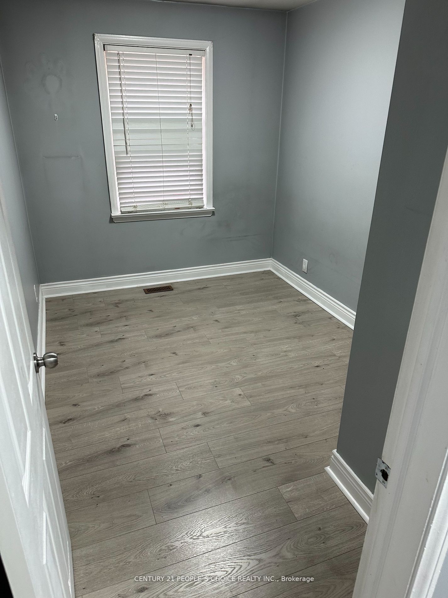 156 Ellsworth Cres