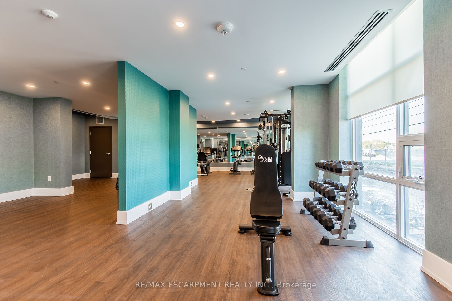 460 Dundas St, #811