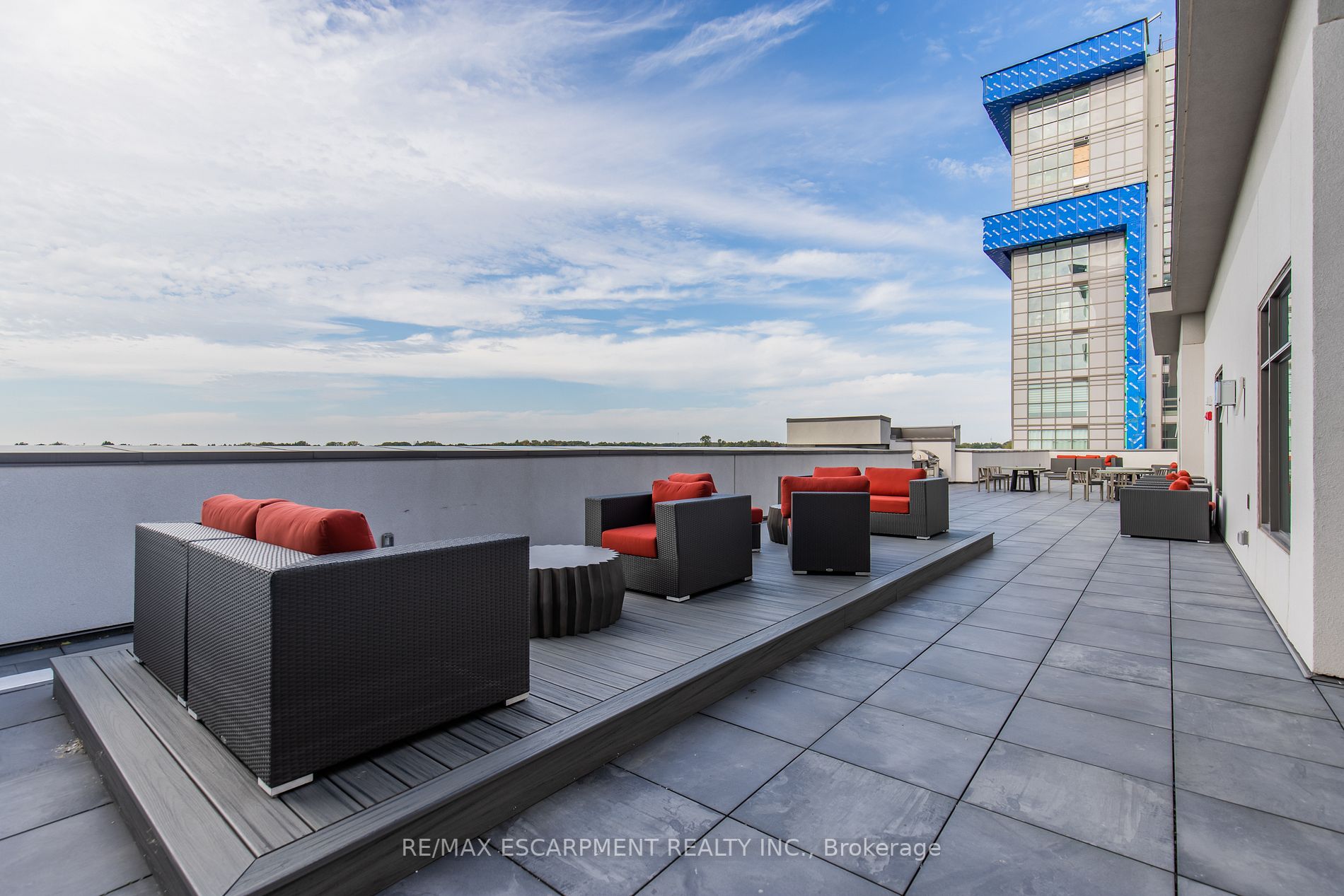 460 Dundas St, #811