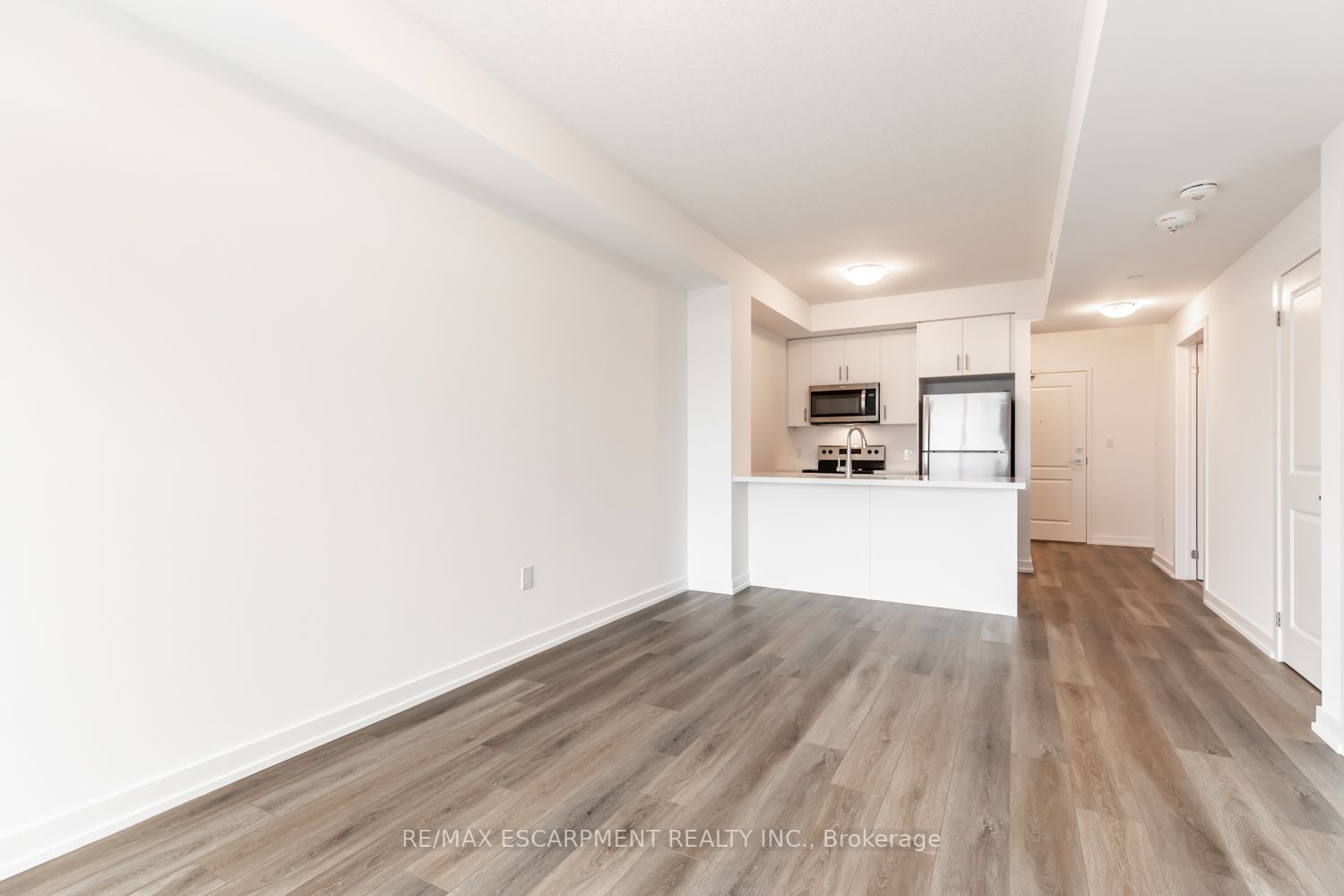 460 Dundas St, #811