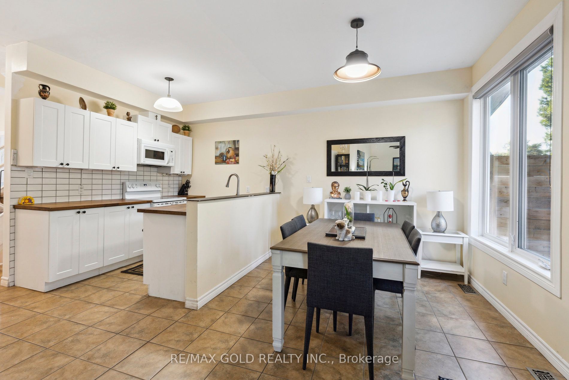 199 Cambridge Rd E