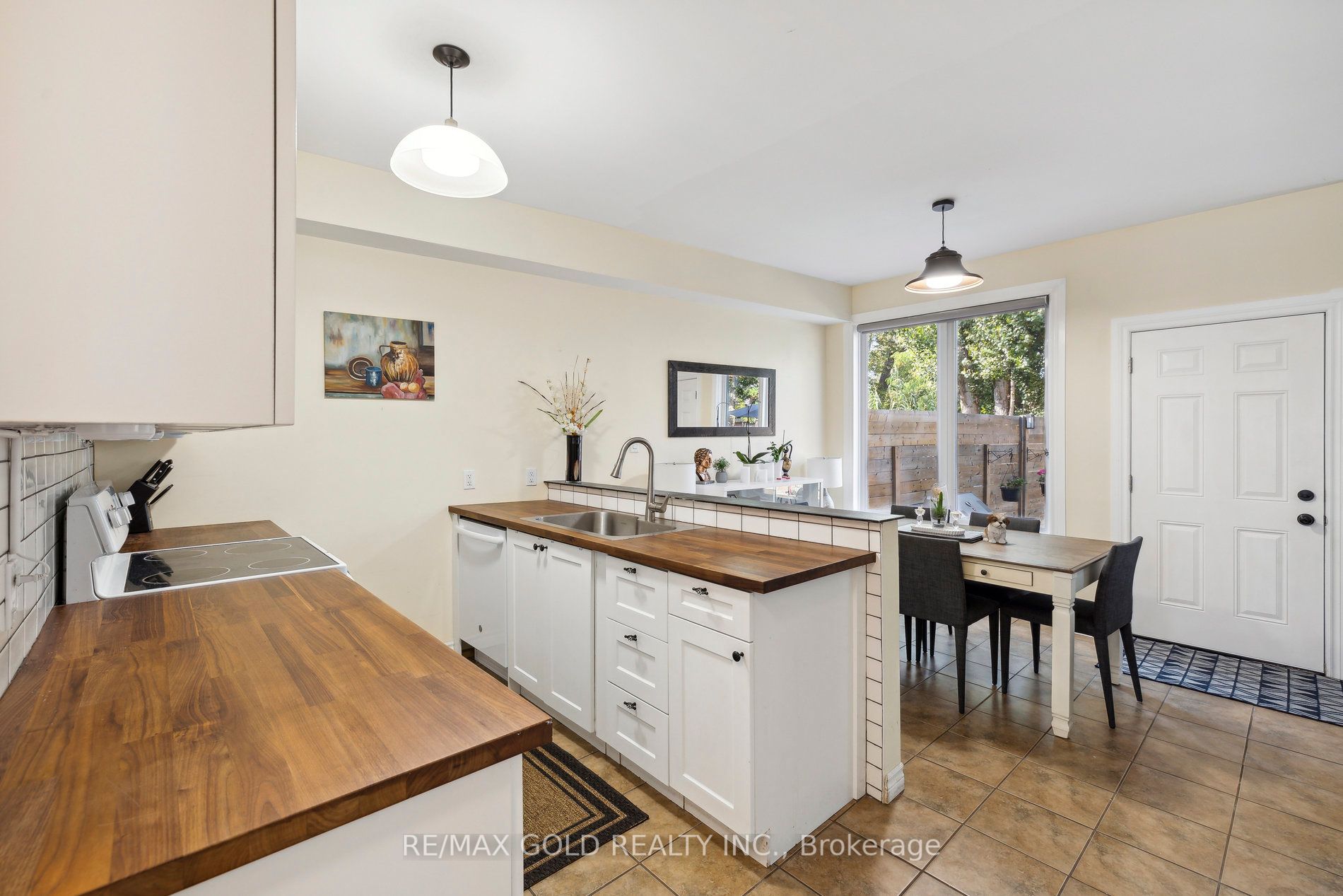 199 Cambridge Rd E