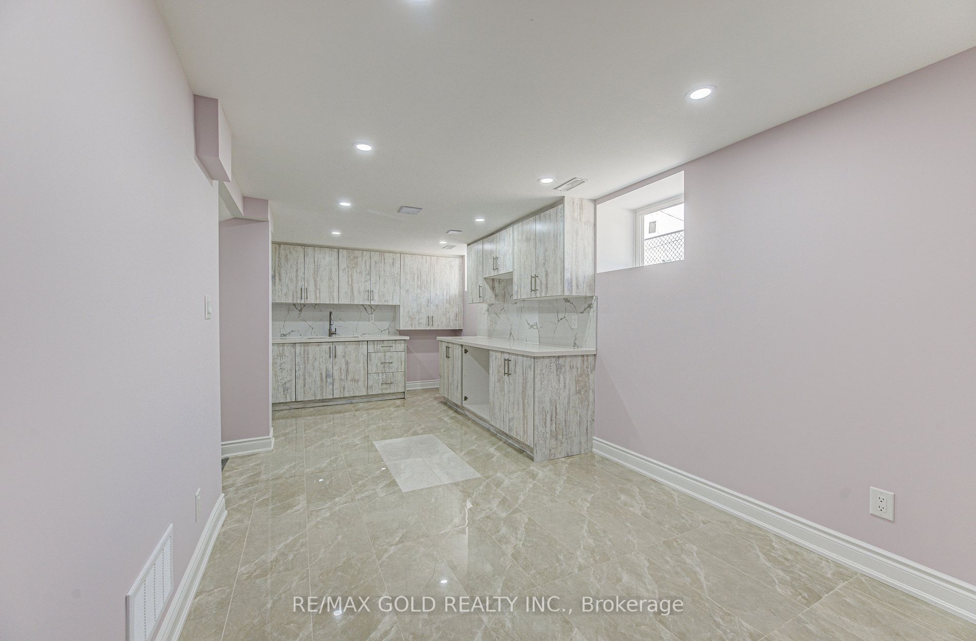 21 Ruth St