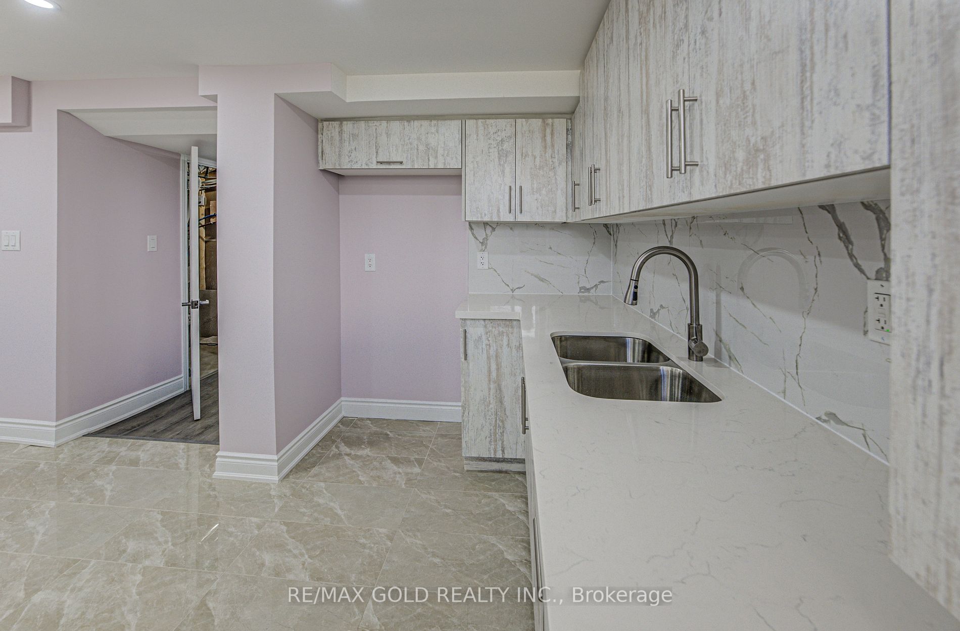 21 Ruth St