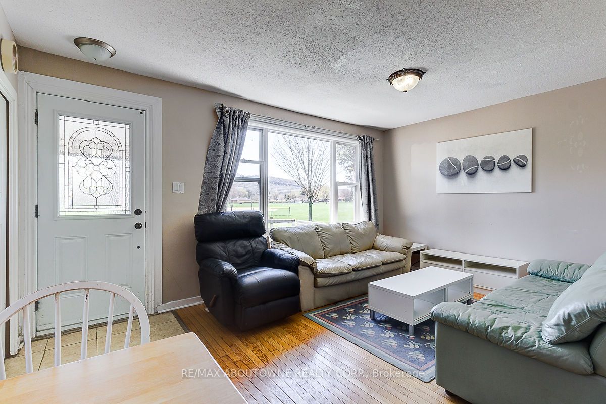 106 Merna Ave