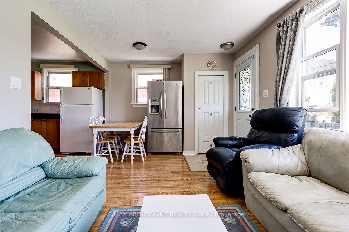 106 Merna Ave