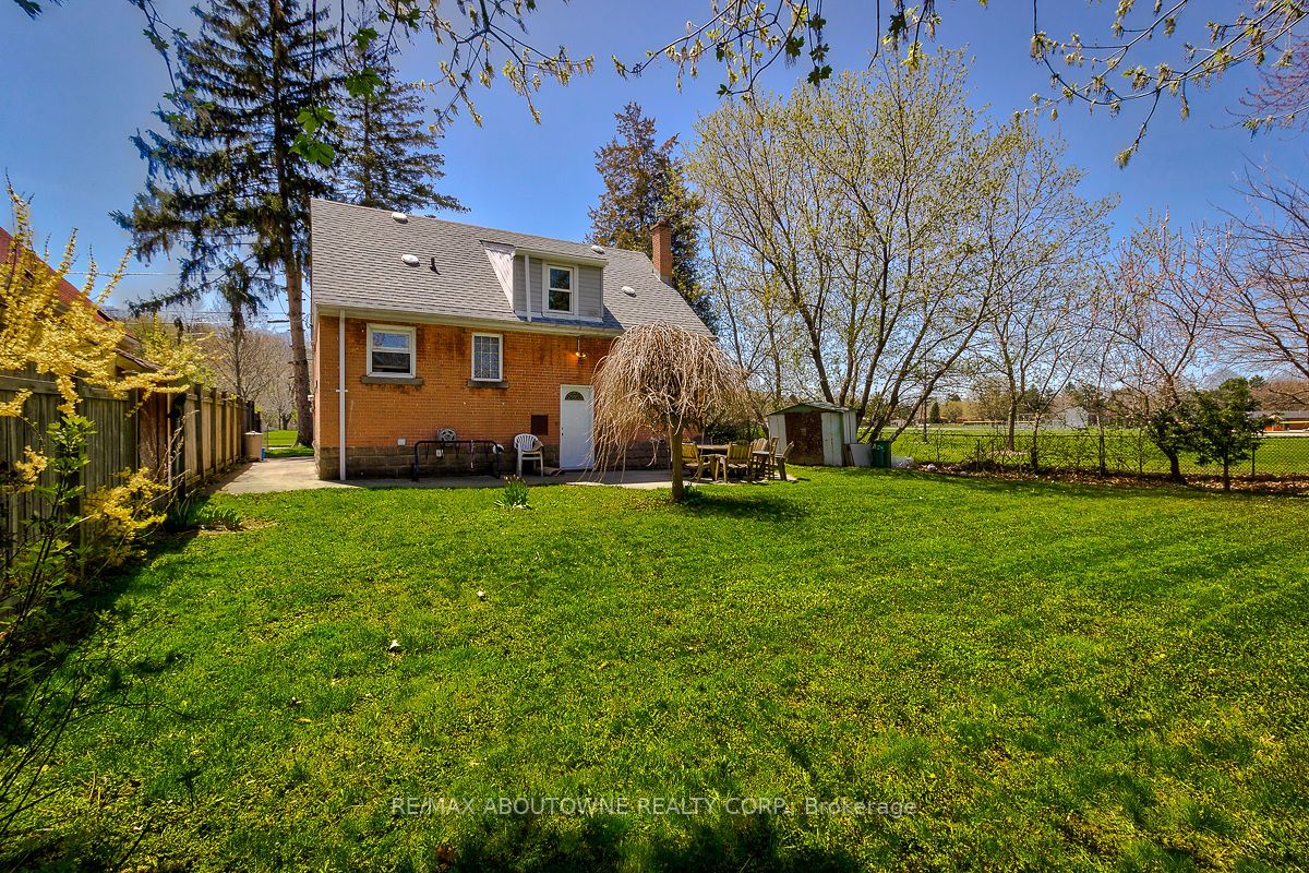 106 Merna Ave