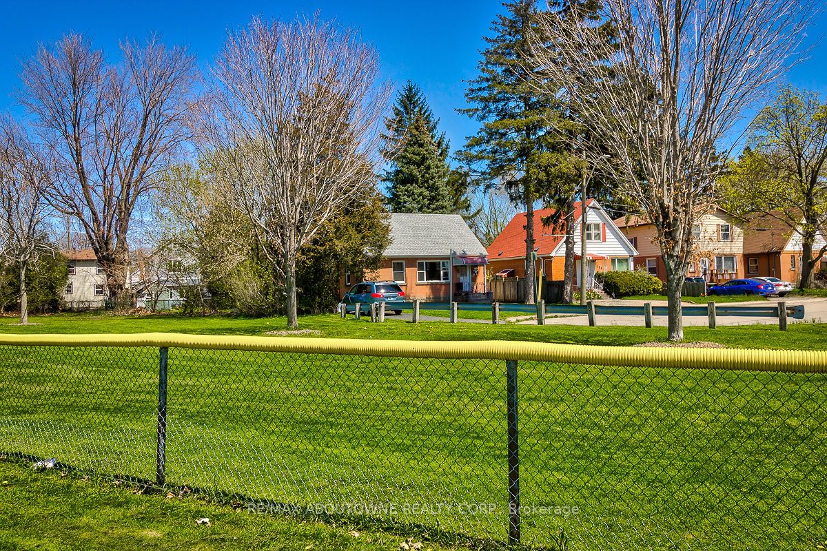 106 Merna Ave