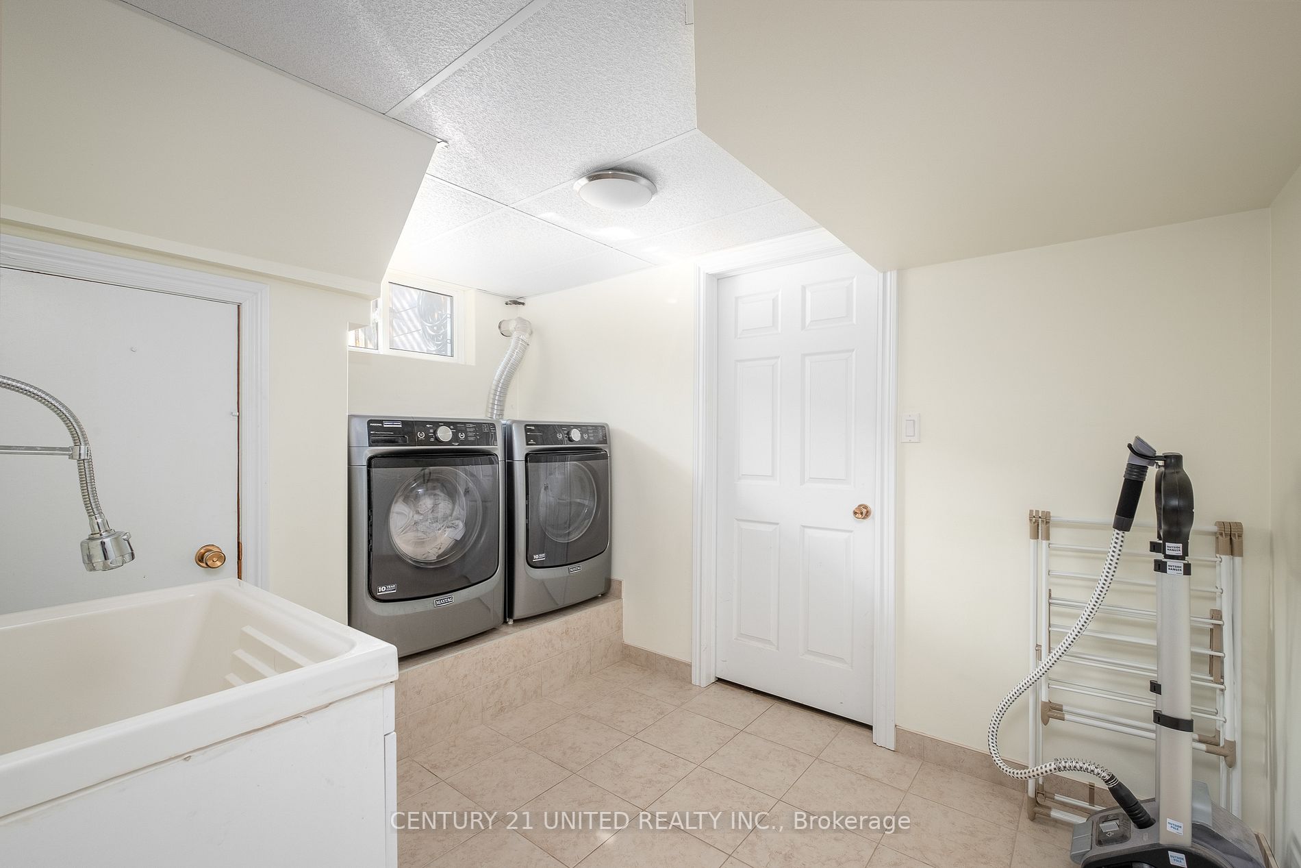 1278 Royal Dr